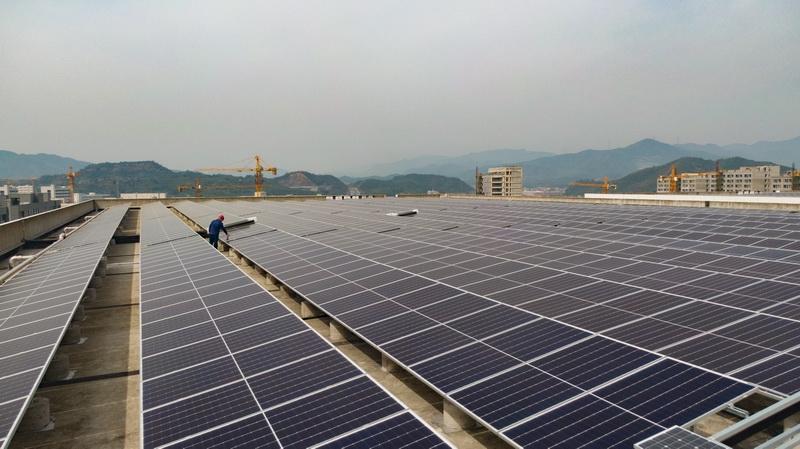 浙江杭州市临安区供电公司研发应用光伏智能清扫机器人 光伏技术研发